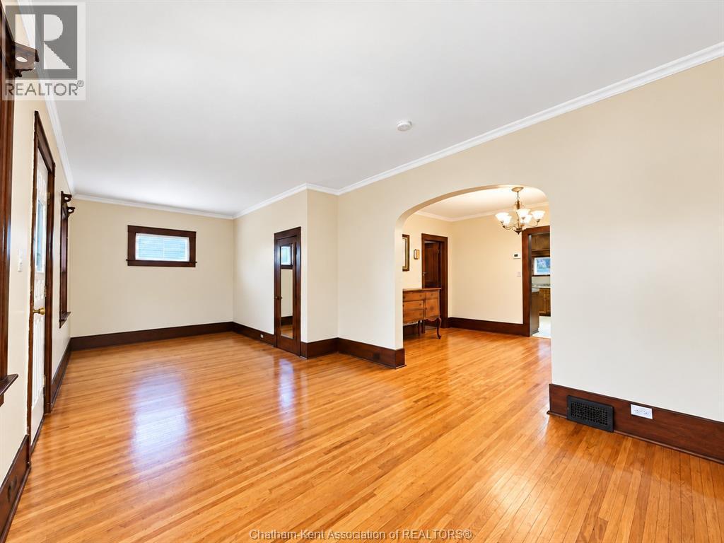 3-bedroom Single Family at 55 Prince Arthur Avenue, Chatham — photograph 3