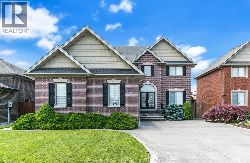 4-bedroom Single Family at 2259 St Patrick's Avenue, Windsor — primary photograph