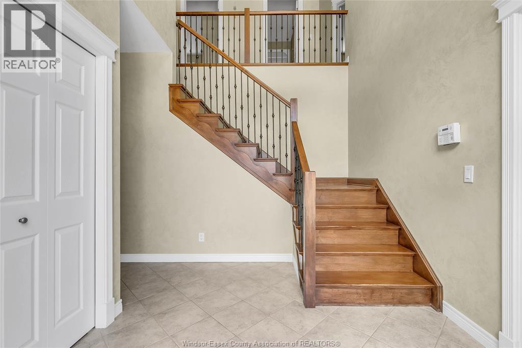 4-bedroom Single Family at 2259 St Patrick's Avenue, Windsor — photograph 3