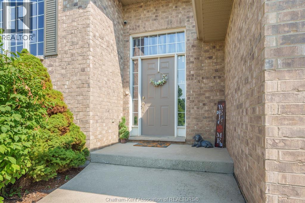 6-bedroom Single Family at 415 Silver Sands Lane, St Clair — photograph 3