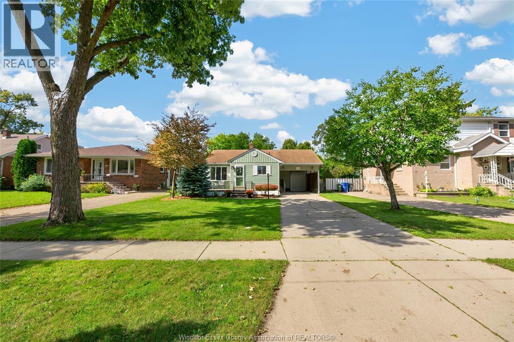 3-bedroom Single Family at 841 Rossini Boulevard, Windsor — photograph 2