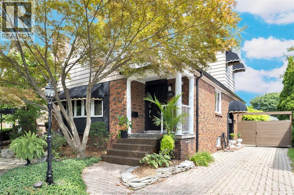 3-bedroom Single Family at 466 Matthew Brady, Windsor — photograph 2
