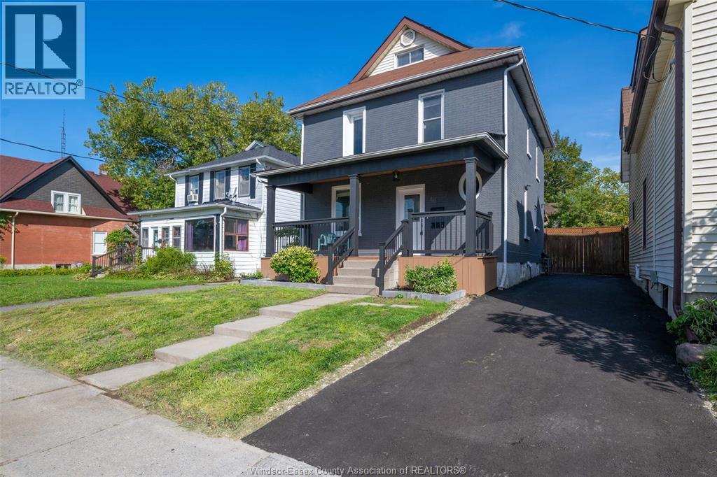4-bedroom Single Family at 48 Brock Street, Oshawa — photograph 2