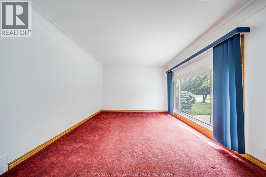 3-bedroom Single Family at 1044 Marjorie Drive, Windsor — photograph 3