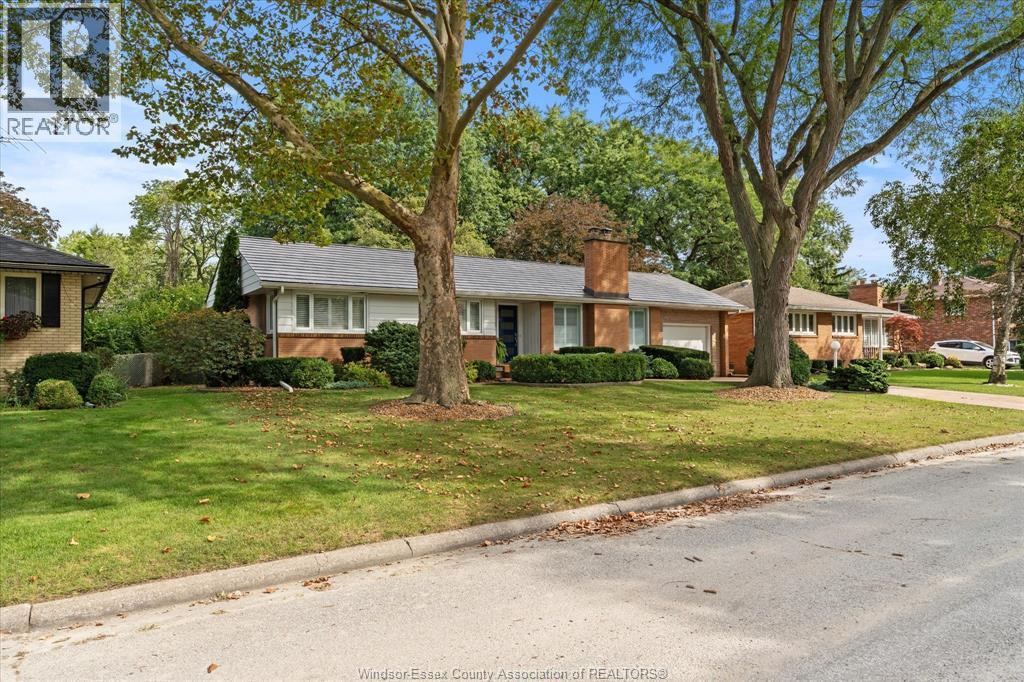 3-bedroom Single Family at 730 Champlain Drive, Windsor — photograph 3