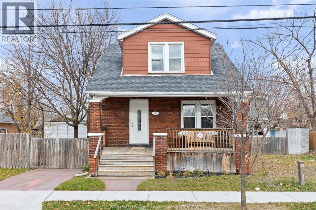 3-bedroom Single Family at 936 Arthur, Windsor — photograph 2