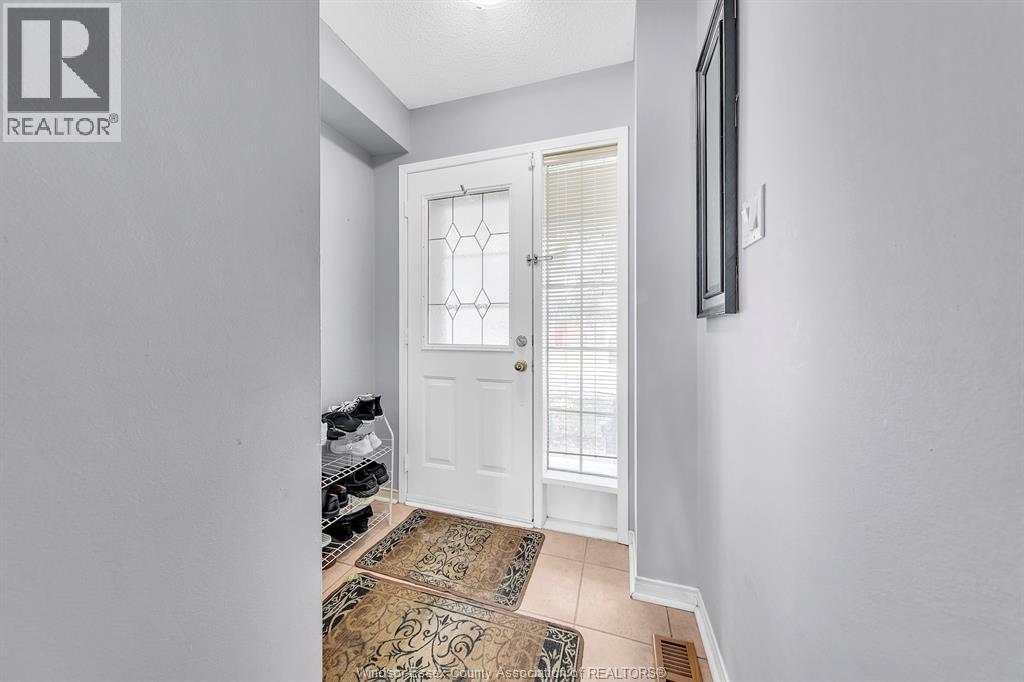 3-bedroom Single Family at 35 Tania Crescent #46, Vaughan — photograph 2