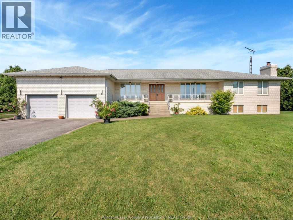 3-bedroom Single Family at 4155 Manning Road, Tecumseh — primary photograph