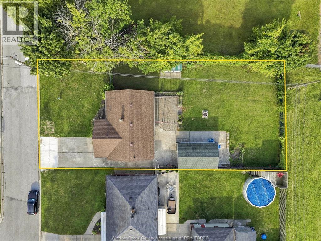 3-bedroom Single Family at 8327 Menard Street, Windsor — photograph 3