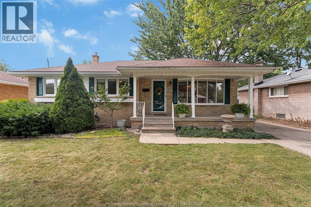 Single Family — 923 Greendale Drive, Windsor, Ontario