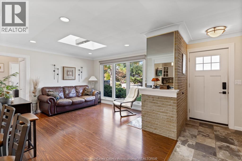 3-bedroom Single Family at 345 Grace Road, Tecumseh — photograph 3