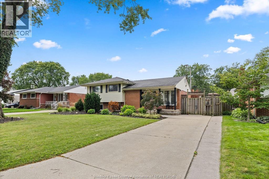 3-bedroom Single Family at 1023 Marjorie Drive, Windsor — primary photograph