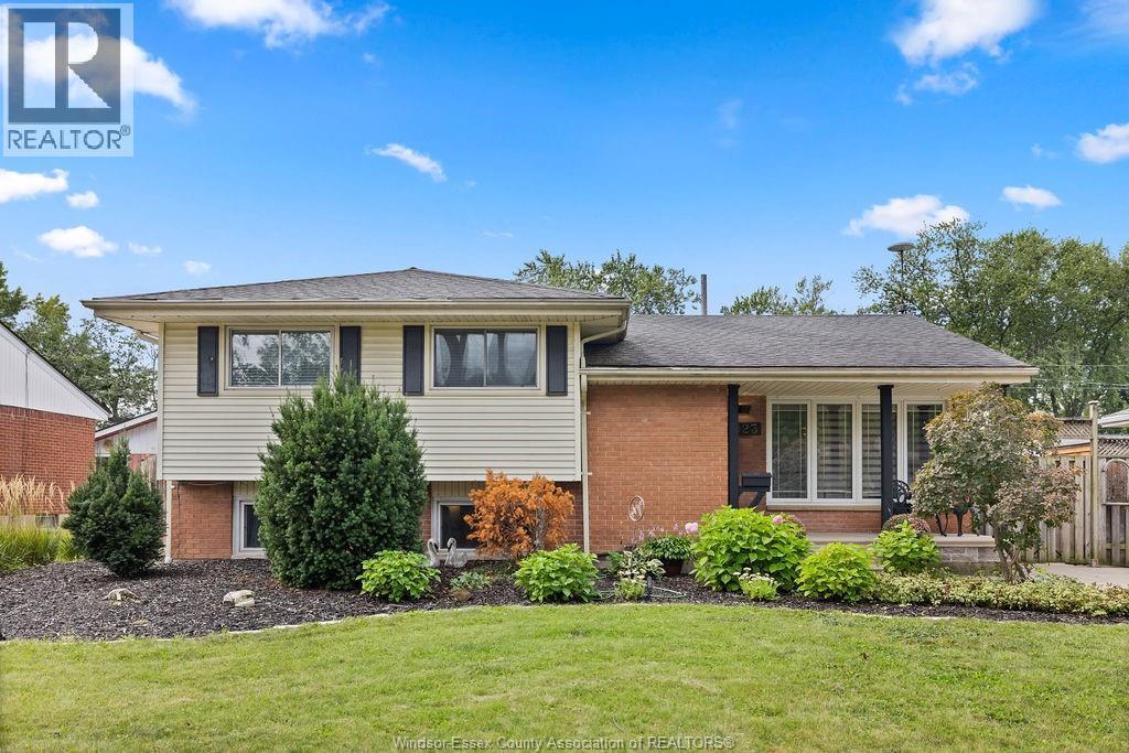 3-bedroom Single Family at 1023 Marjorie Drive, Windsor — photograph 3