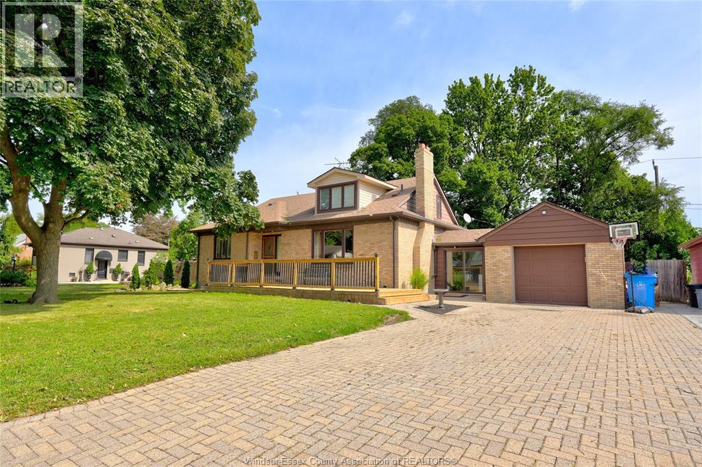 3-bedroom Single Family at 2574 Buckingham, Windsor — primary photograph