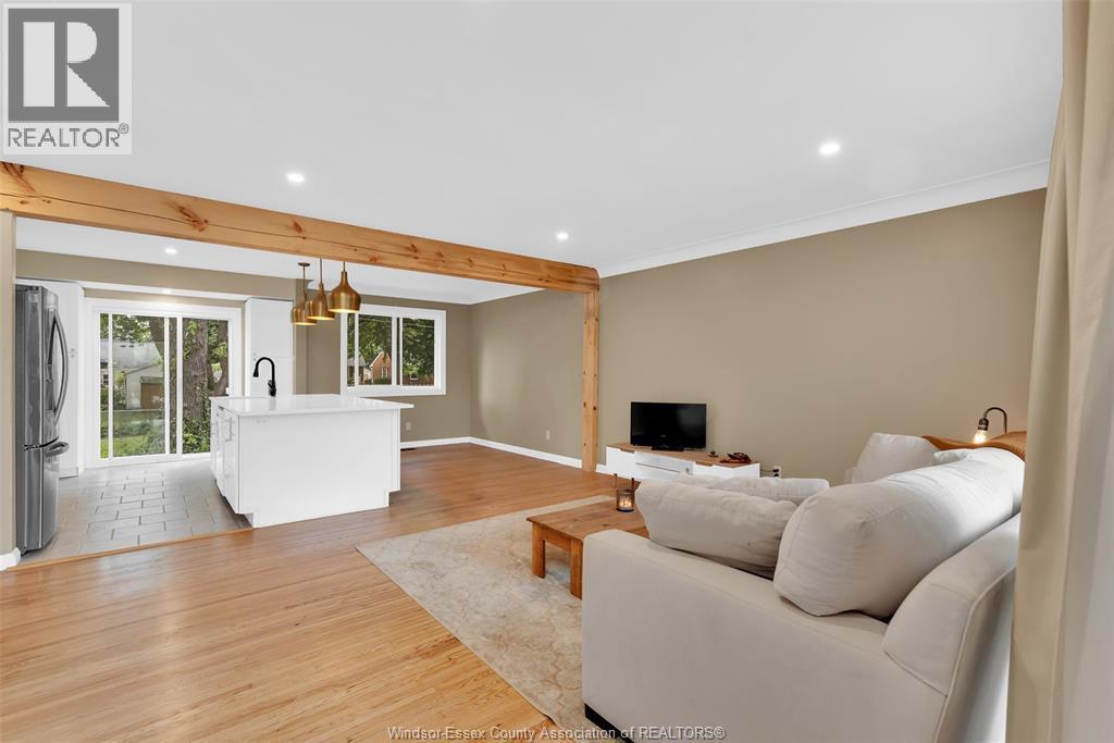 3-bedroom Single Family at 1082 Coventry #MAIN FLOOR, Windsor — photograph 2