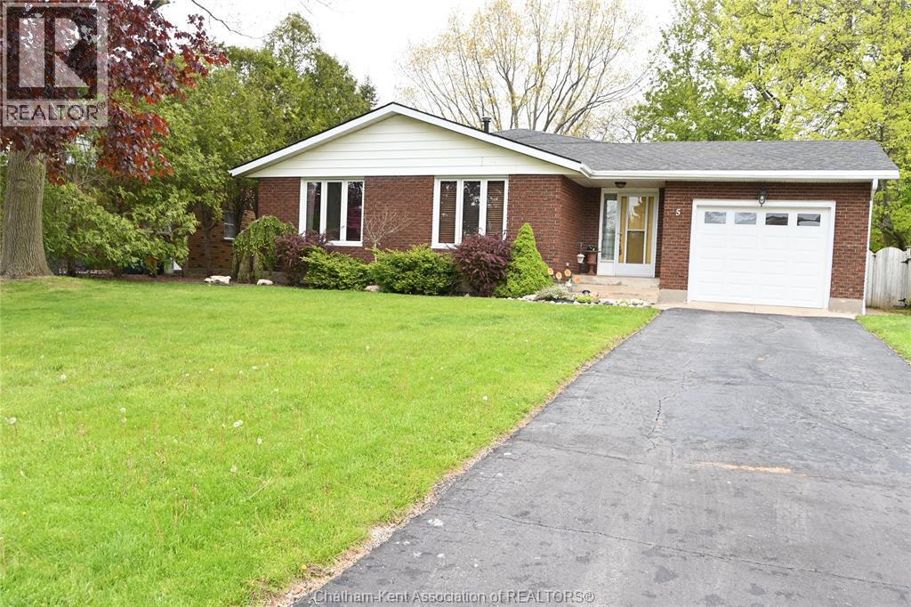 3-bedroom Single Family at 5 Bernard Avenue, Ridgetown — primary photograph