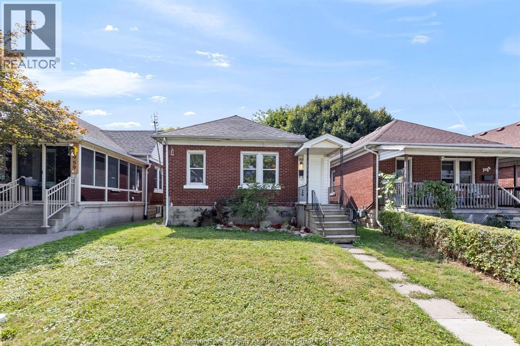 2-bedroom Single Family at 955 McEwan, Windsor — primary photograph