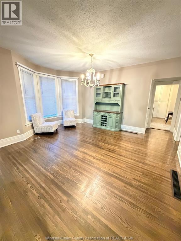 3-bedroom Single Family at 222 Gladstone Avenue #MAIN, Windsor — photograph 3