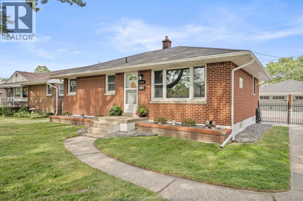 3-bedroom Single Family at 2618 Askin Avenue, Windsor — primary photograph