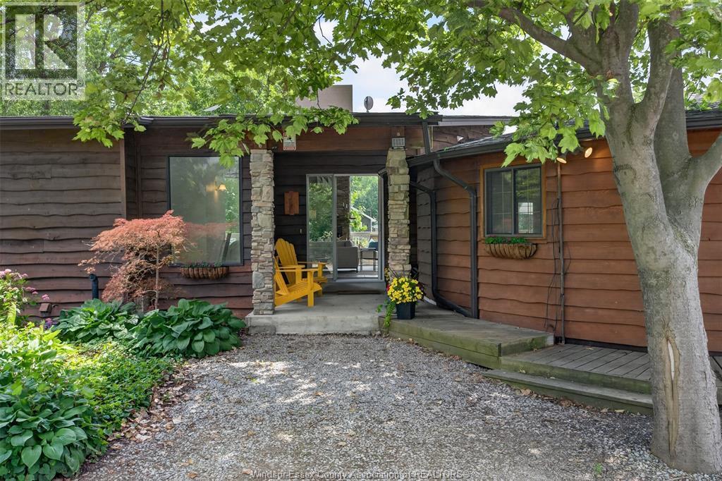 3-bedroom Single Family at 236 Deerbrook Drive, Lakeshore — photograph 3