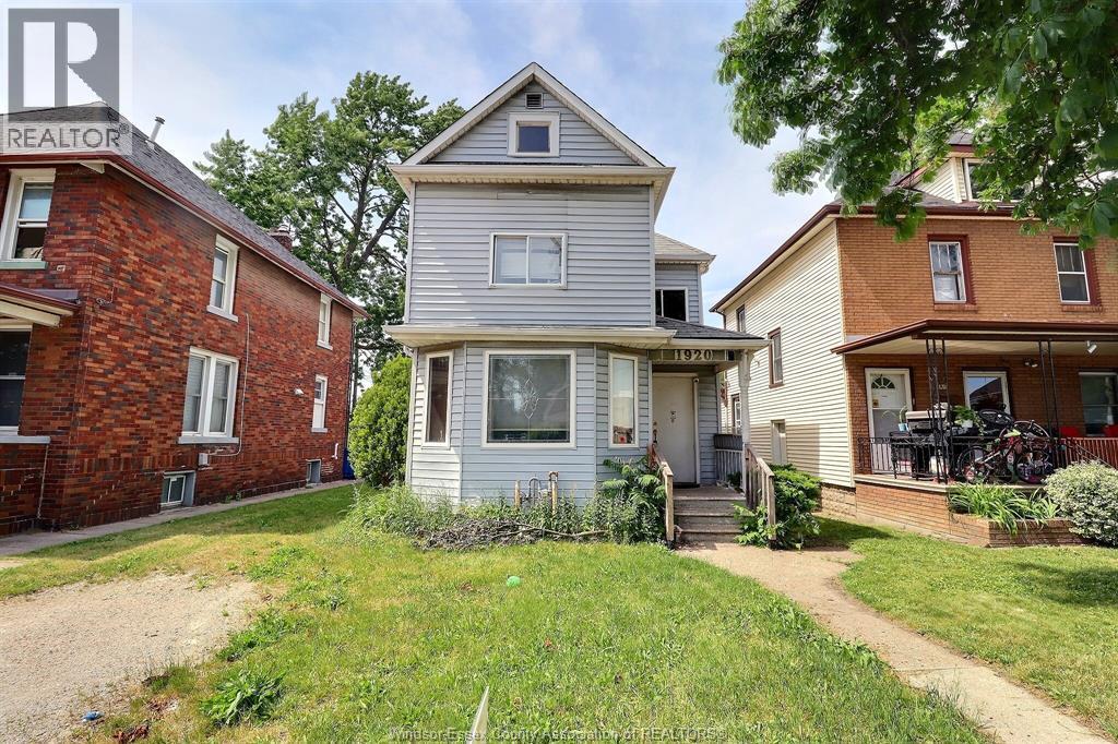 6-bedroom Single Family at 1920 University Avenue, Windsor — primary photograph