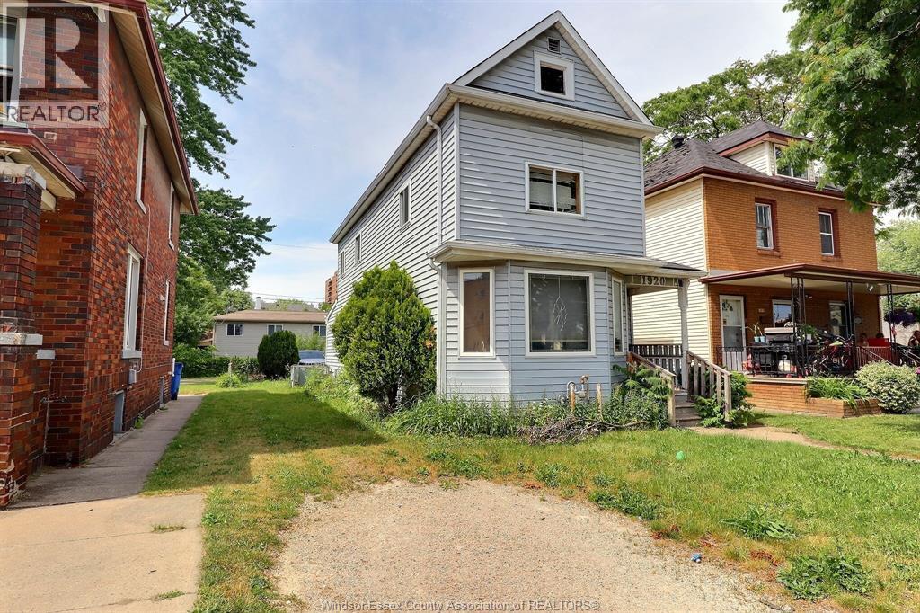 6-bedroom Single Family at 1920 University Avenue, Windsor — photograph 3