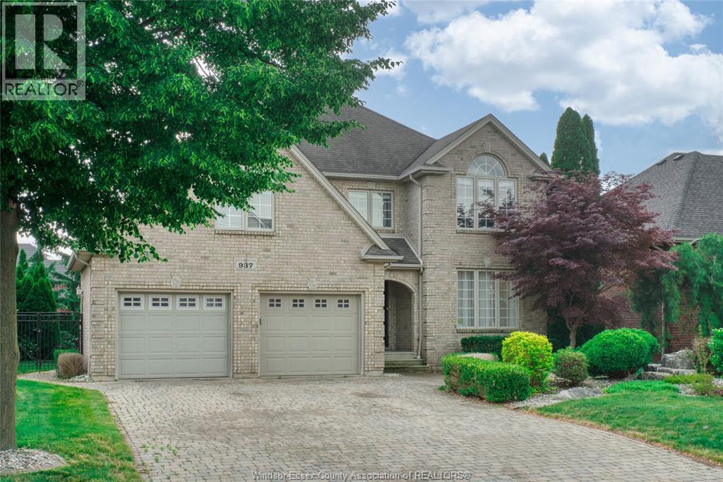 5-bedroom Single Family at 937 Pavan, Windsor — primary photograph