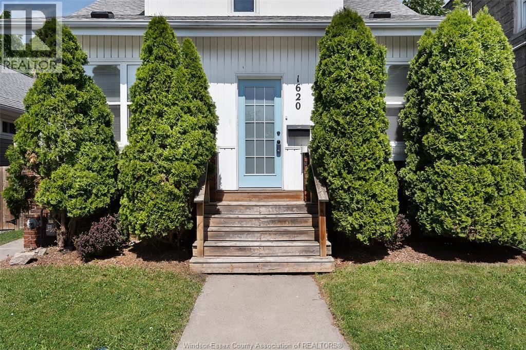3-bedroom Single Family at 1620 Drouillard, Windsor — photograph 3