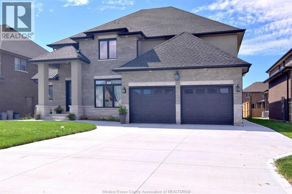 4-bedroom Single Family at 257 Arkona Court, Lakeshore — primary photograph