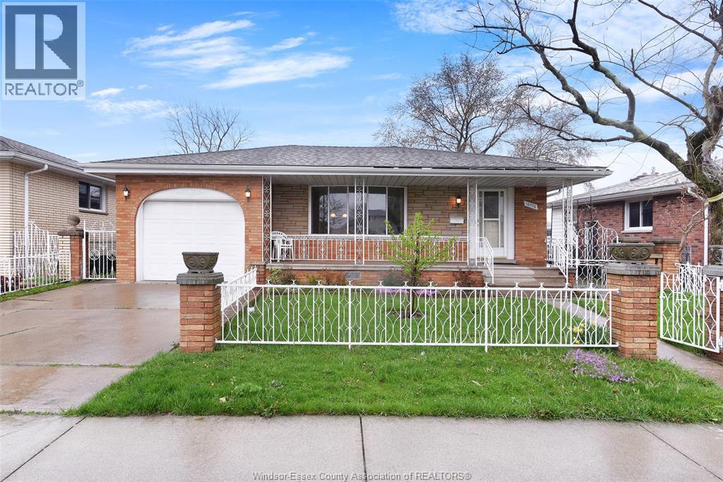 3-bedroom Single Family at 10770 Eastcourt #A, Windsor — photograph 2