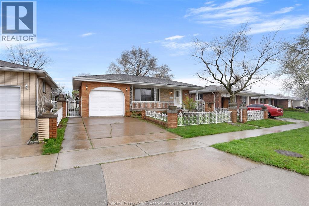 3-bedroom Single Family at 10770 Eastcourt #A, Windsor — photograph 3