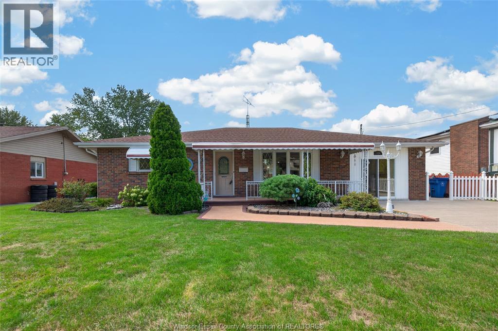 3-bedroom Single Family at 326 Evelyn Street, Belle River — primary photograph