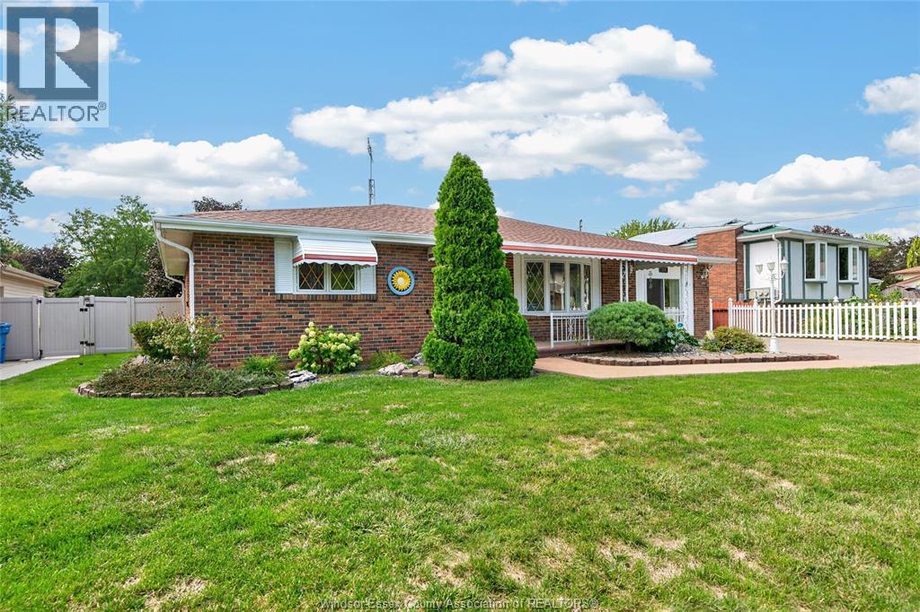 3-bedroom Single Family at 326 Evelyn Street, Belle River — photograph 3