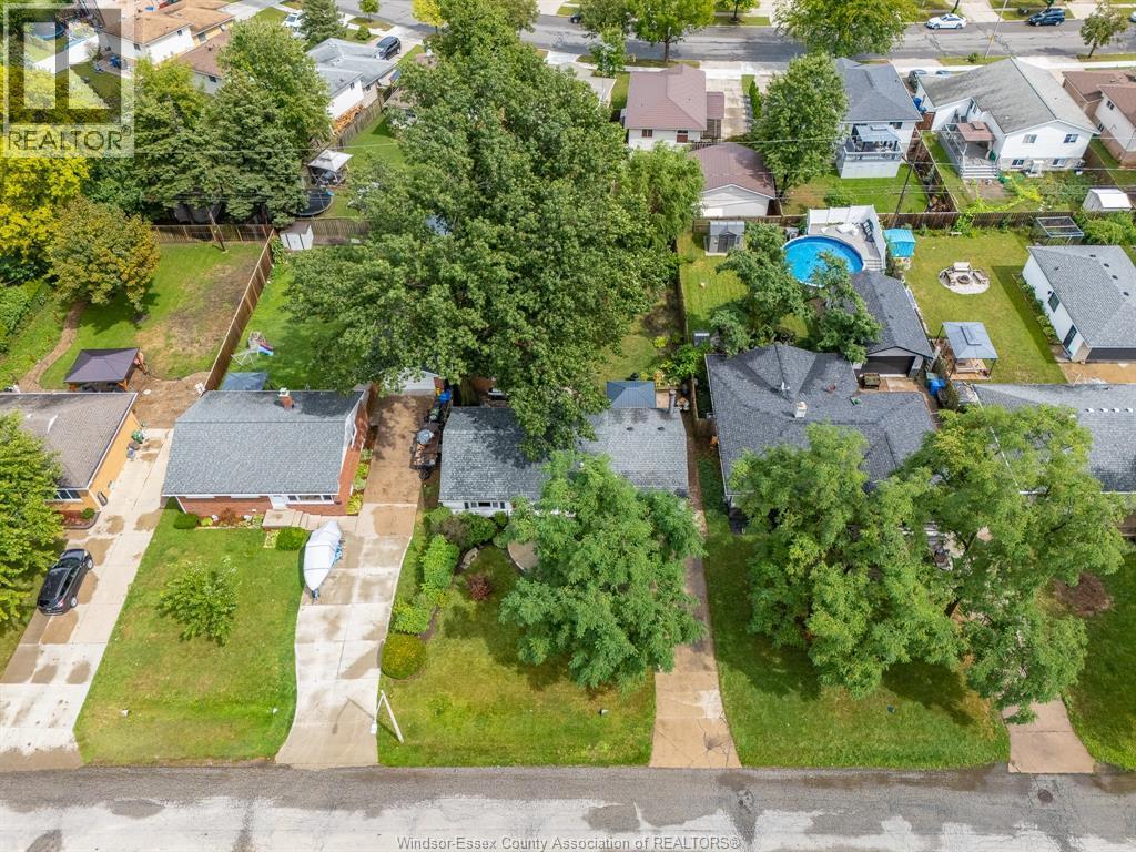 3-bedroom Single Family at 3274 Parkwood Avenue, Windsor — photograph 3