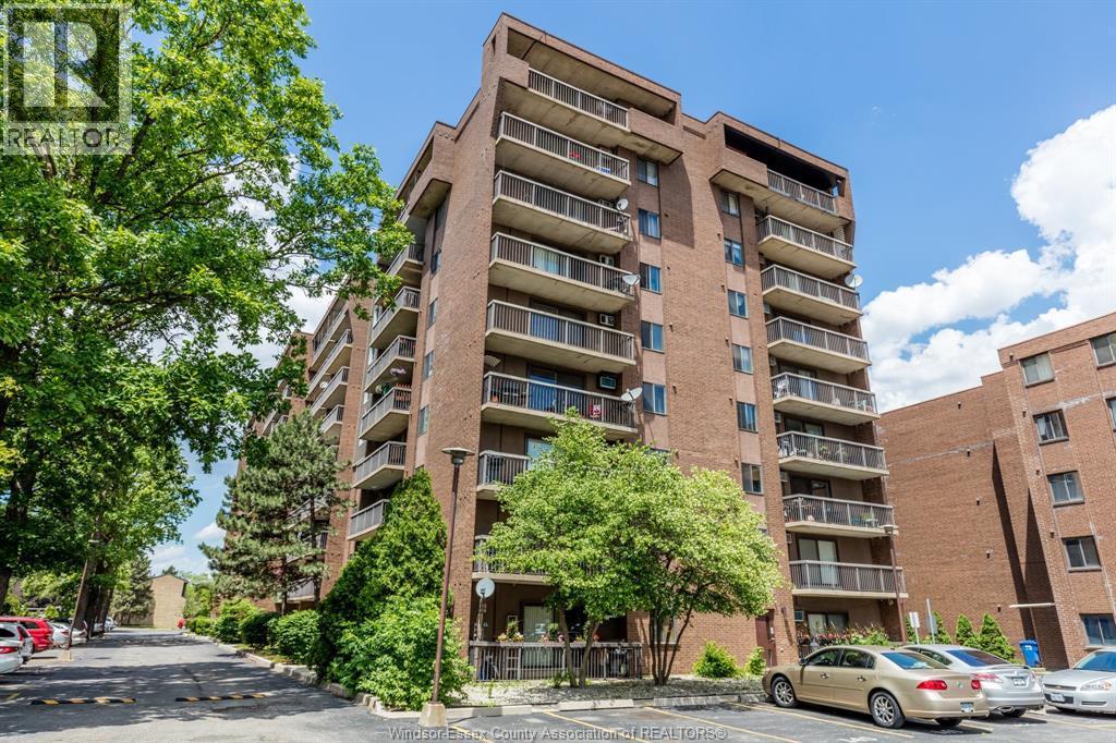 Single Family — 3936 Wyandotte Street, Windsor, Ontario