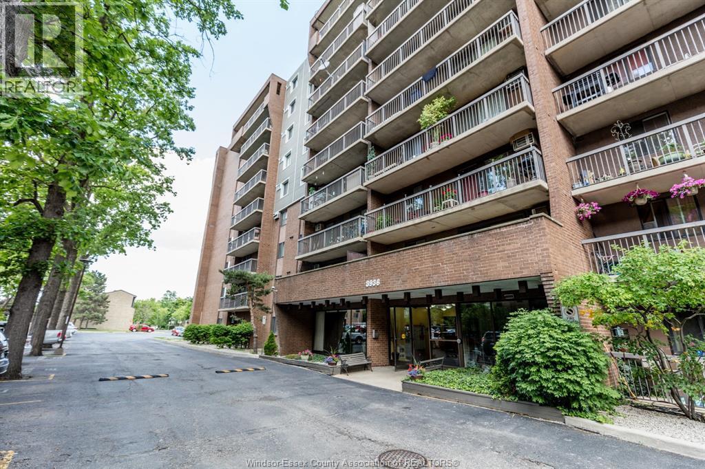 1-bedroom Single Family at 3936 Wyandotte Street #407, Windsor — photograph 2