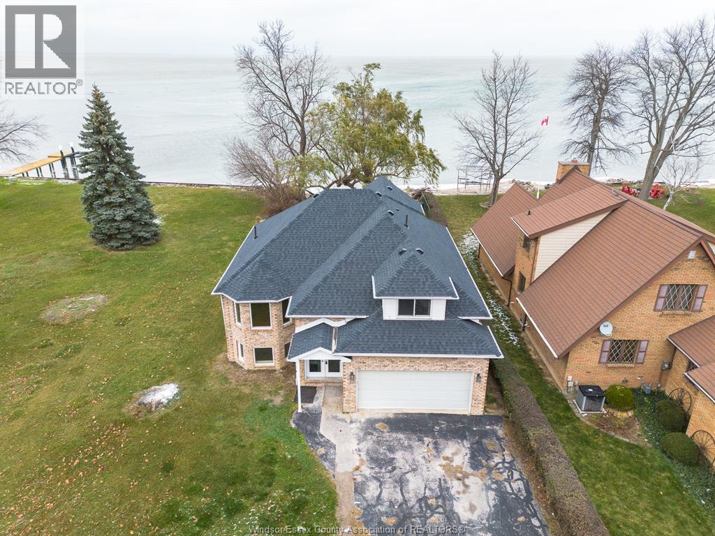 3-bedroom Single Family at 5530 St. Clair #A, Lakeshore — photograph 2