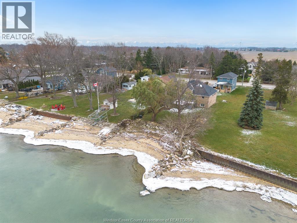3-bedroom Single Family at 5530 St. Clair #A, Lakeshore — photograph 3