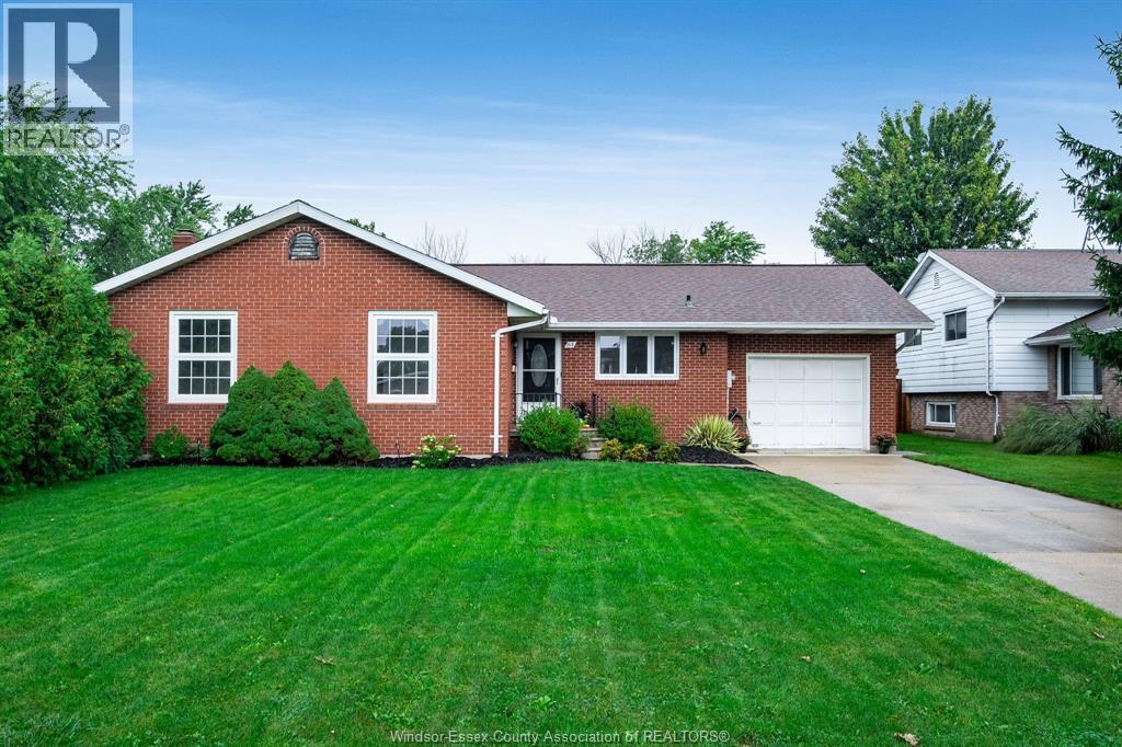 3-bedroom Single Family at 84 Palmer Drive, Kingsville — primary photograph