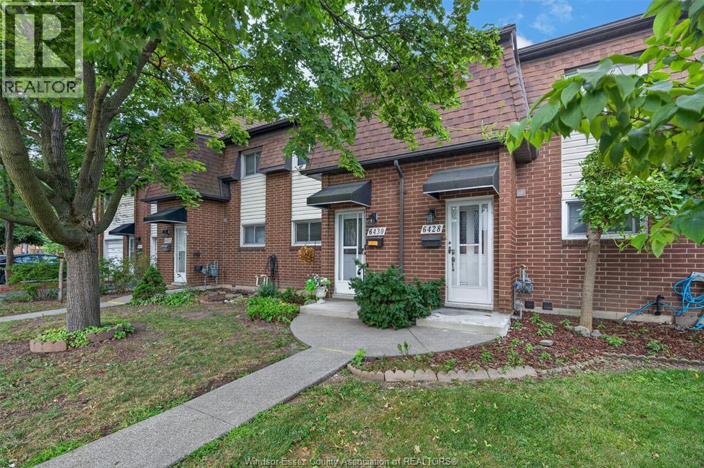 3-bedroom Single Family at 6430 Thornberry, Windsor — photograph 3
