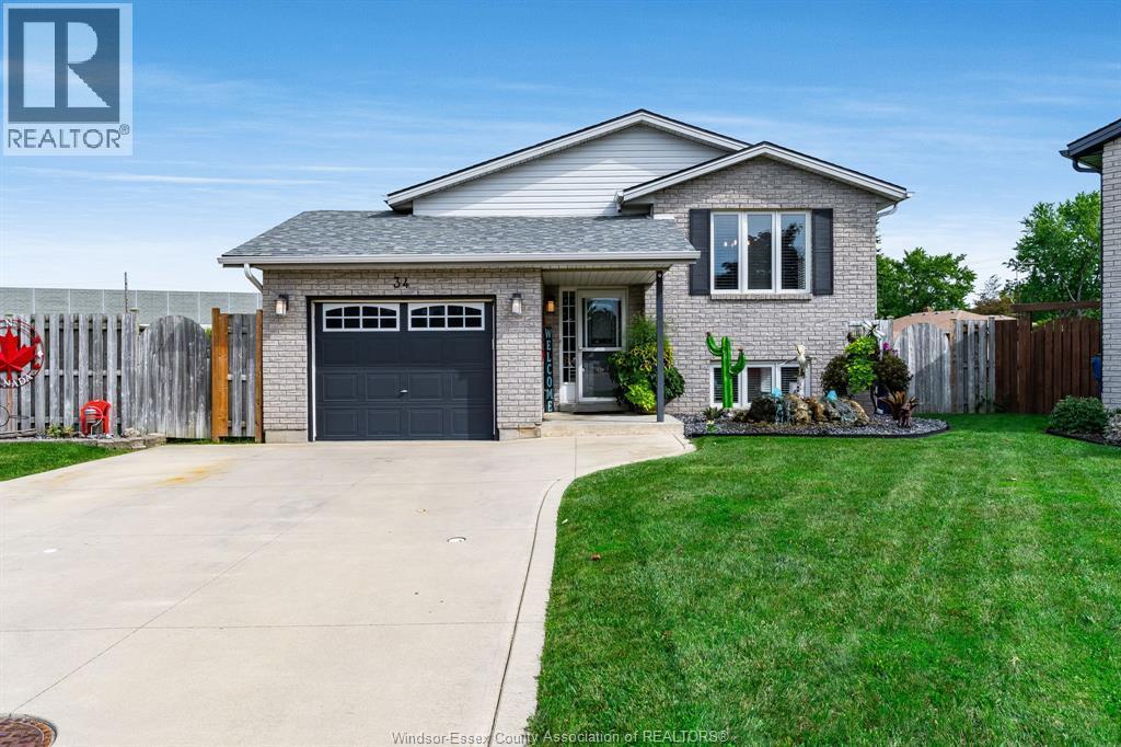 3-bedroom Single Family at 34 Massey Drive, Tilbury — primary photograph