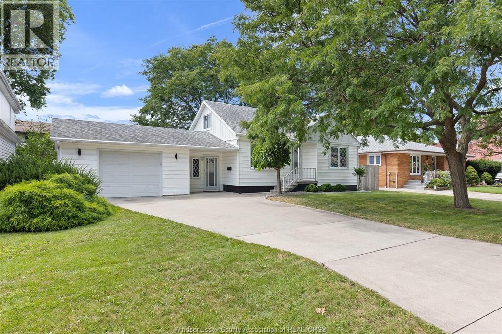 3-bedroom Single Family at 2761 Norman, Windsor — photograph 2