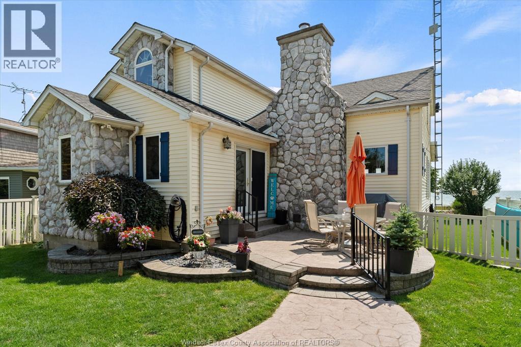 3-bedroom Single Family at 433 Lakecrest Court, Harrow — photograph 2