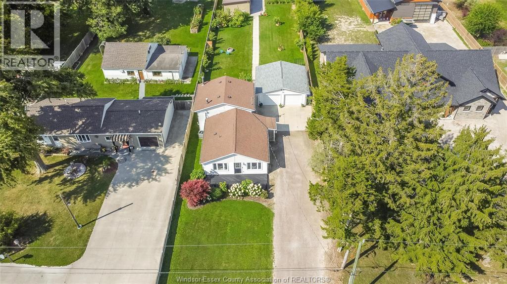 4-bedroom Single Family at 74 Road 3, Kingsville — photograph 2