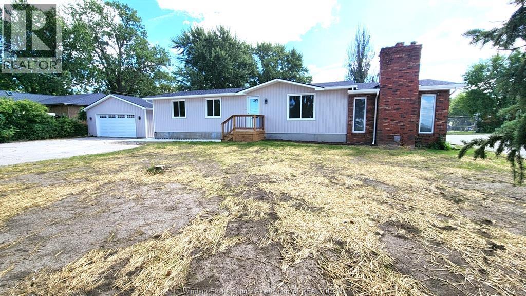 3-bedroom Single Family at 3425 Cabana (county Rd 42), Windsor — photograph 2