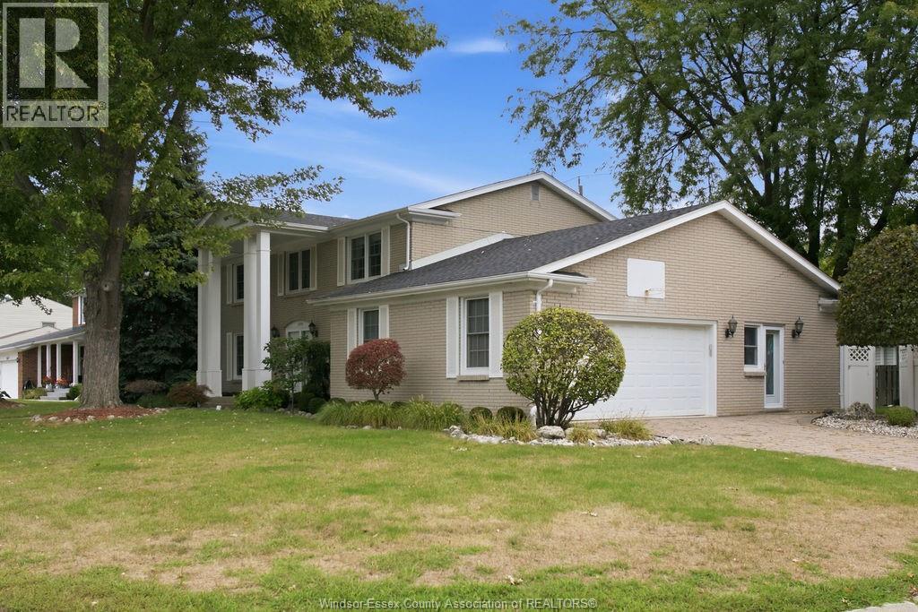 4-bedroom Single Family at 3590 Huntington Avenue, Windsor — photograph 2