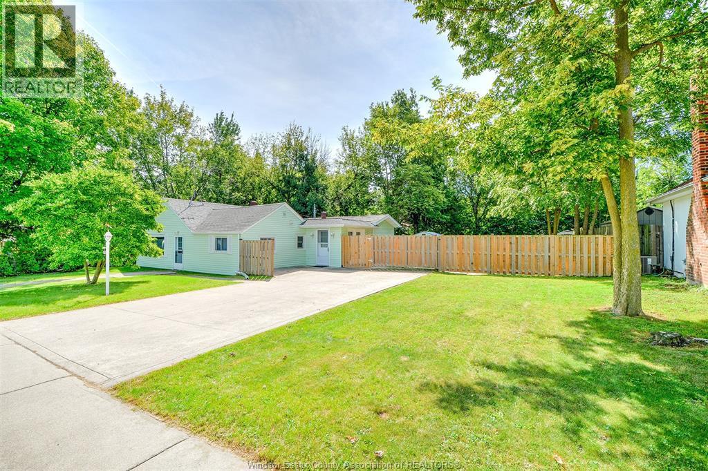 3-bedroom Single Family at 233 Centre Street, Harrow — photograph 3