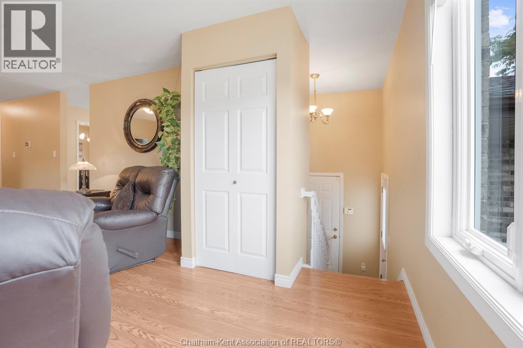 3-bedroom Single Family at 4 Carolinian Place, Chatham — photograph 3
