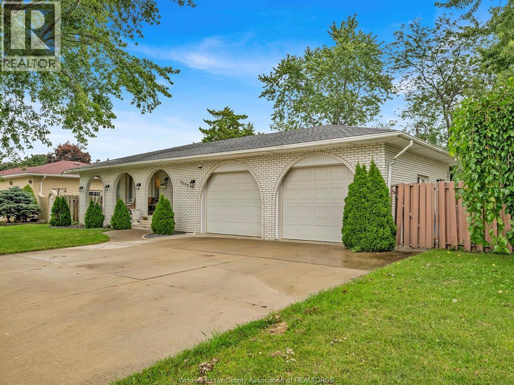 4-bedroom Single Family at 2068 Lesperance, Tecumseh — photograph 3