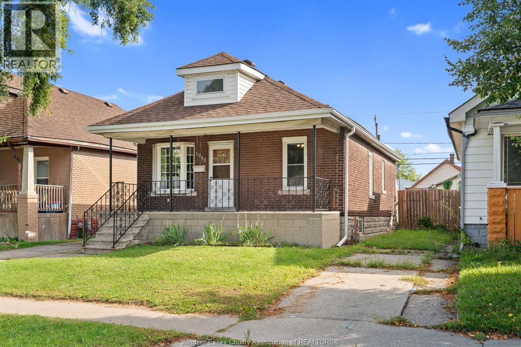 3-bedroom Single Family at 1052 Felix Avenue, Windsor — photograph 2
